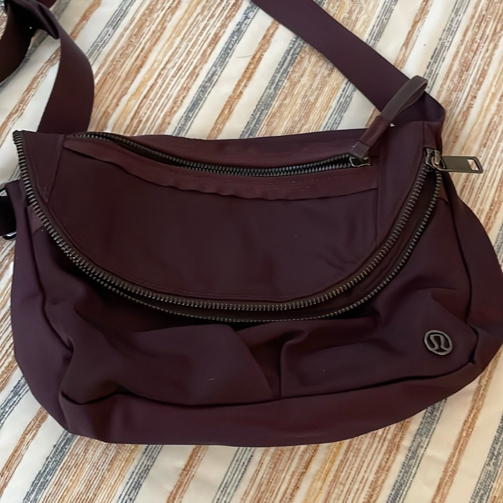 EUC Lululemon festival bag